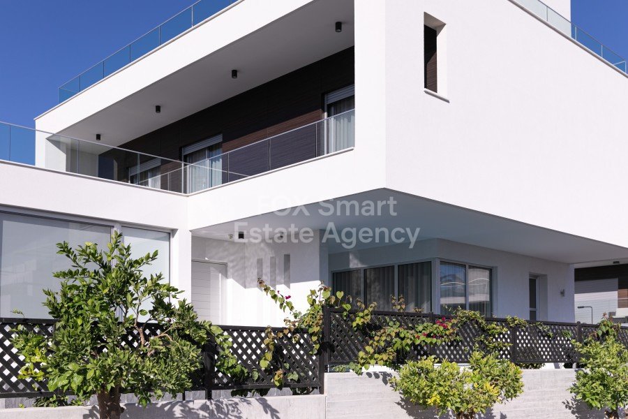 House in Kato Paphos - view 1