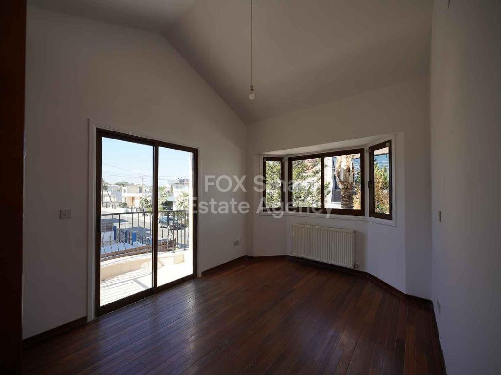 Large detached house in a large plot, Lakatameia-Nicosia for sale