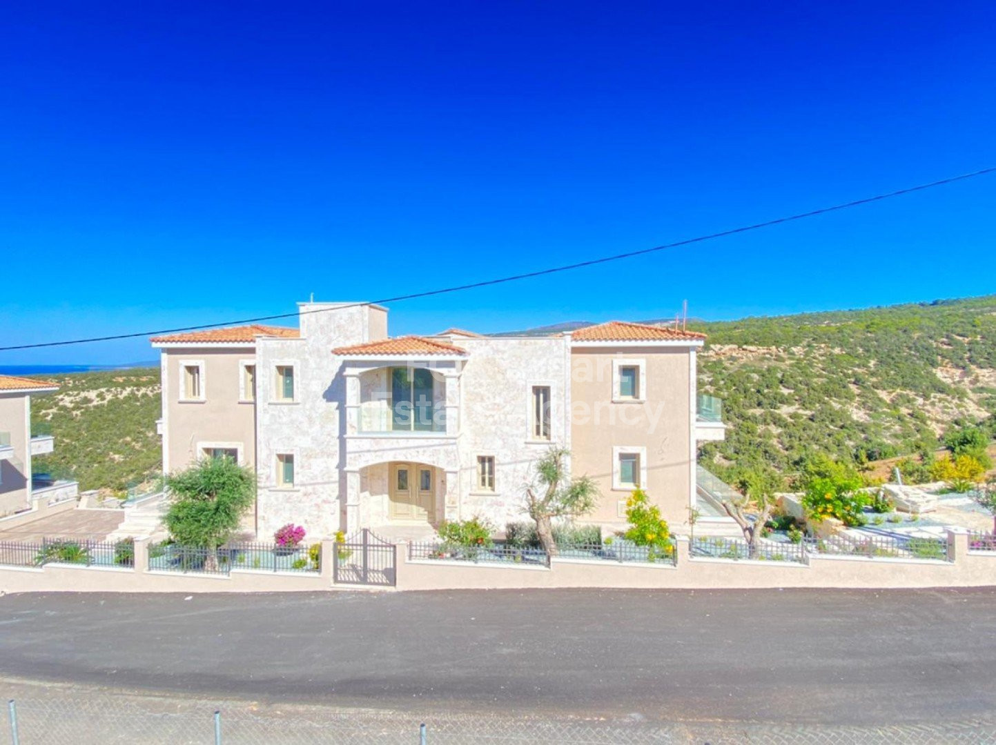House, For Sale, Paphos  6 Bedrooms 6 Bathrooms 6700.00 SqMt.....