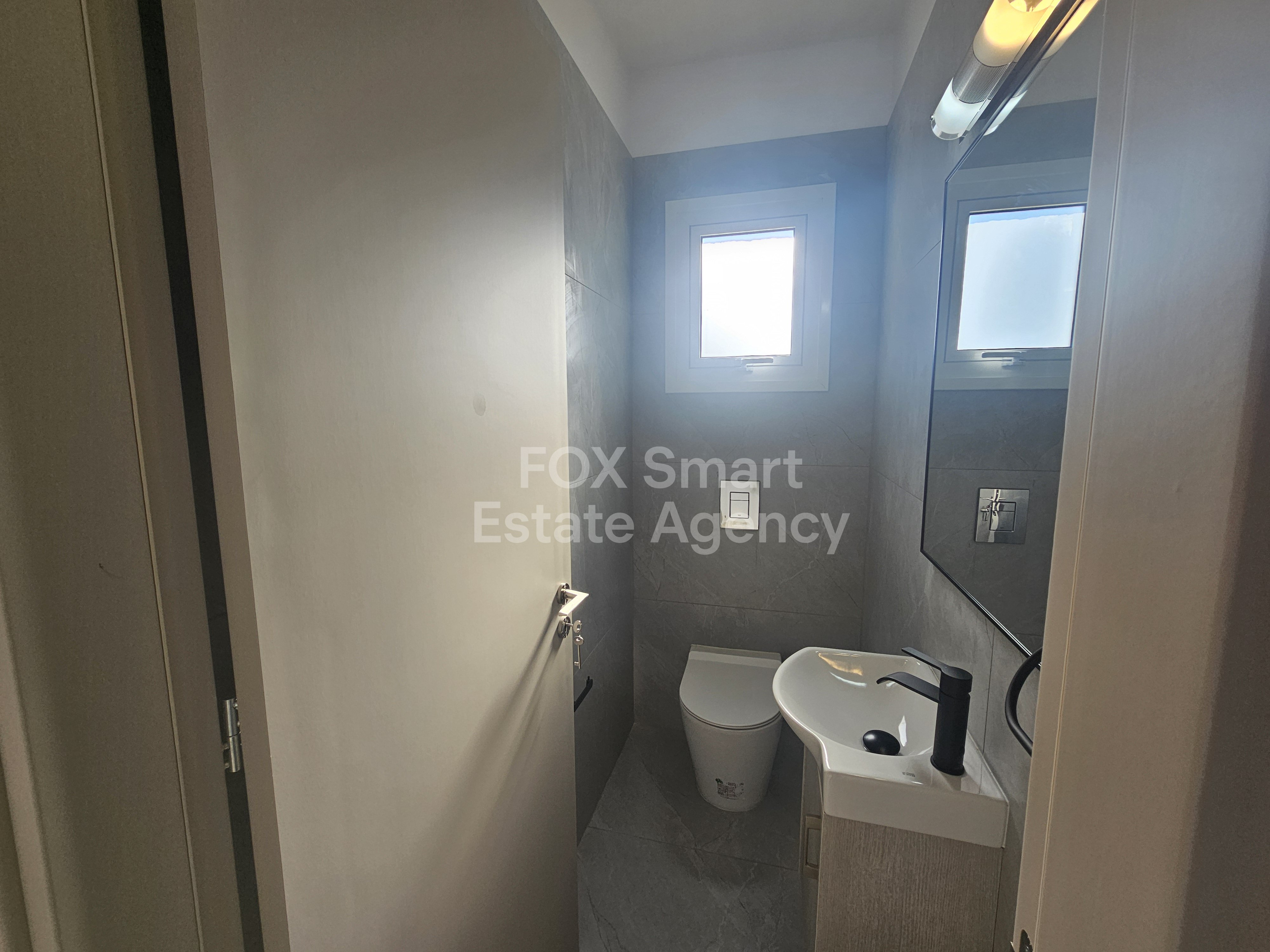 🌇 Renovated 3-Bedroom Penthouse Apartment 163 sqm + 110 sqm Verandas in Strovolos (Stavrou Area), Nicosia