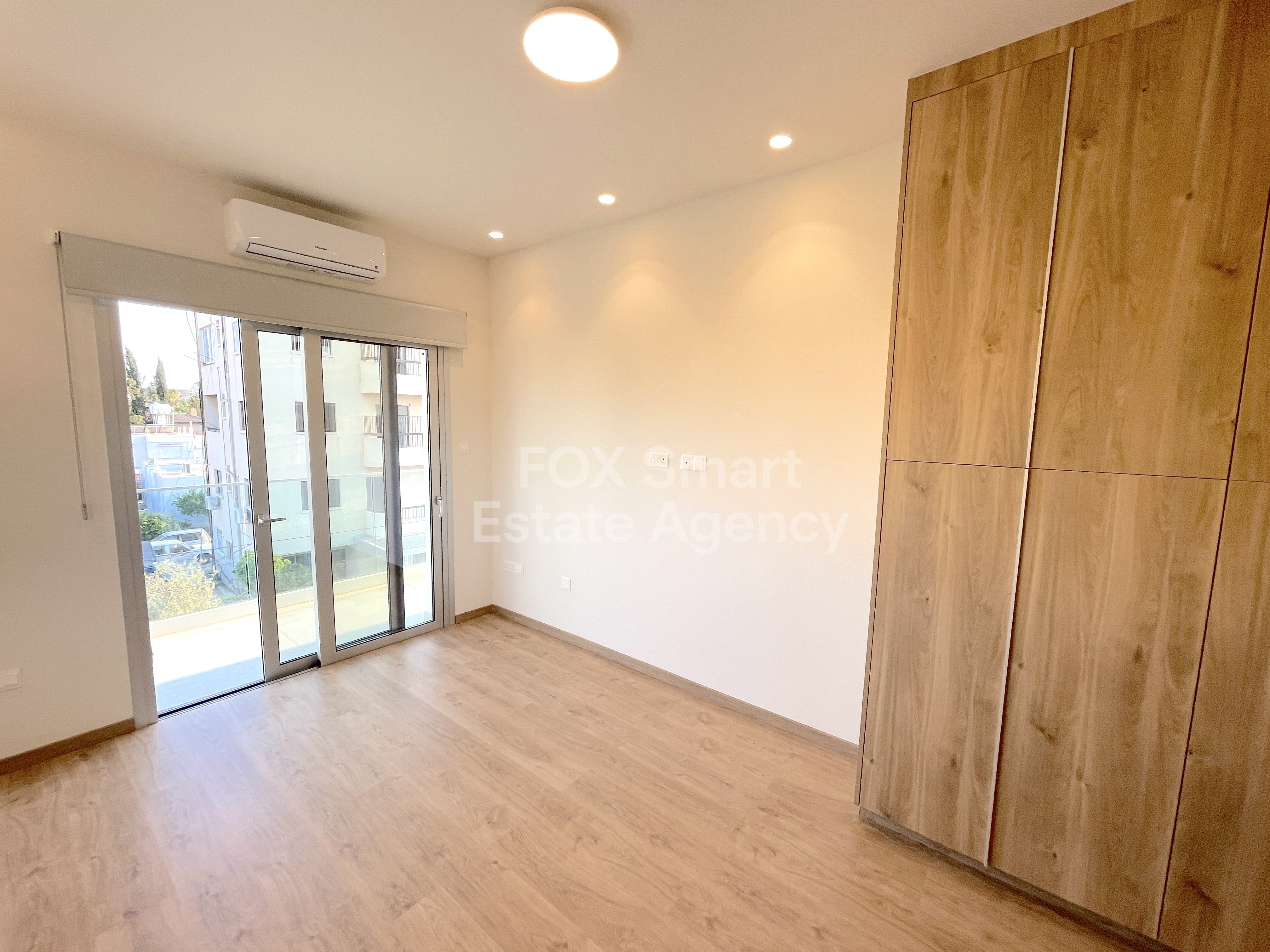 Charming Top-Floor 2-Bedroom Apartment with Expansive Balcony Near American Medical Center in Strovolos!