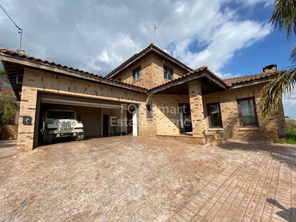 4-Bedroom Elevated Residence with Panoramic Coastal & Mountain Views in Anglisidies