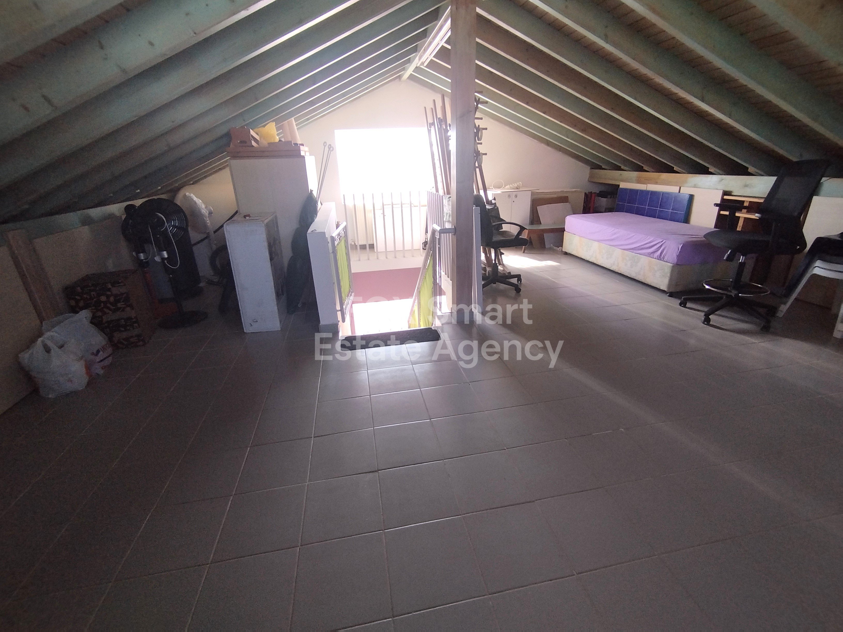 Space, Comfort & Location – 4-Bedroom Residence with Attic & Courtyard