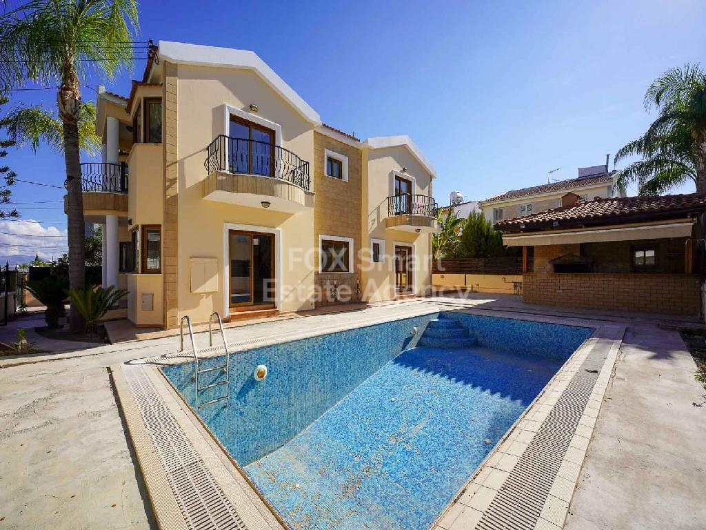 Large detached house in a large plot, Lakatameia-Nicosia for sale