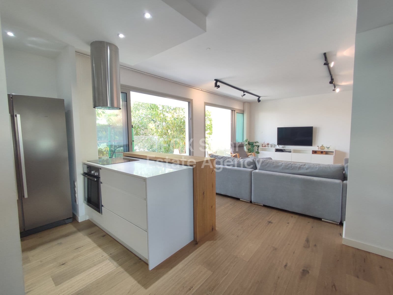 Spacious 2-Bedroom Apartment near Alpha Mega Akropolis