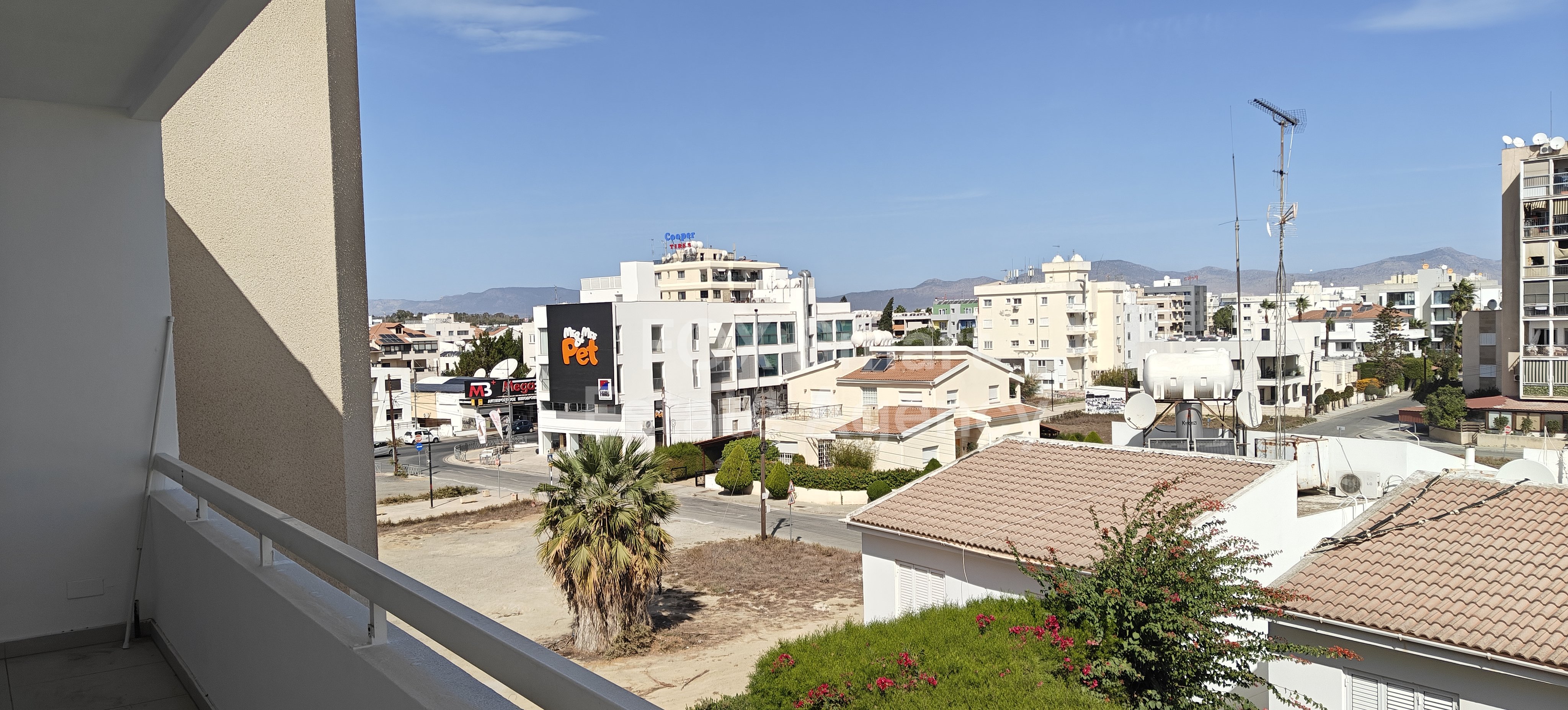 For rent spacious whole floor 3-bedroom apartment in Makedonitisa close to the Mall of Egkomi