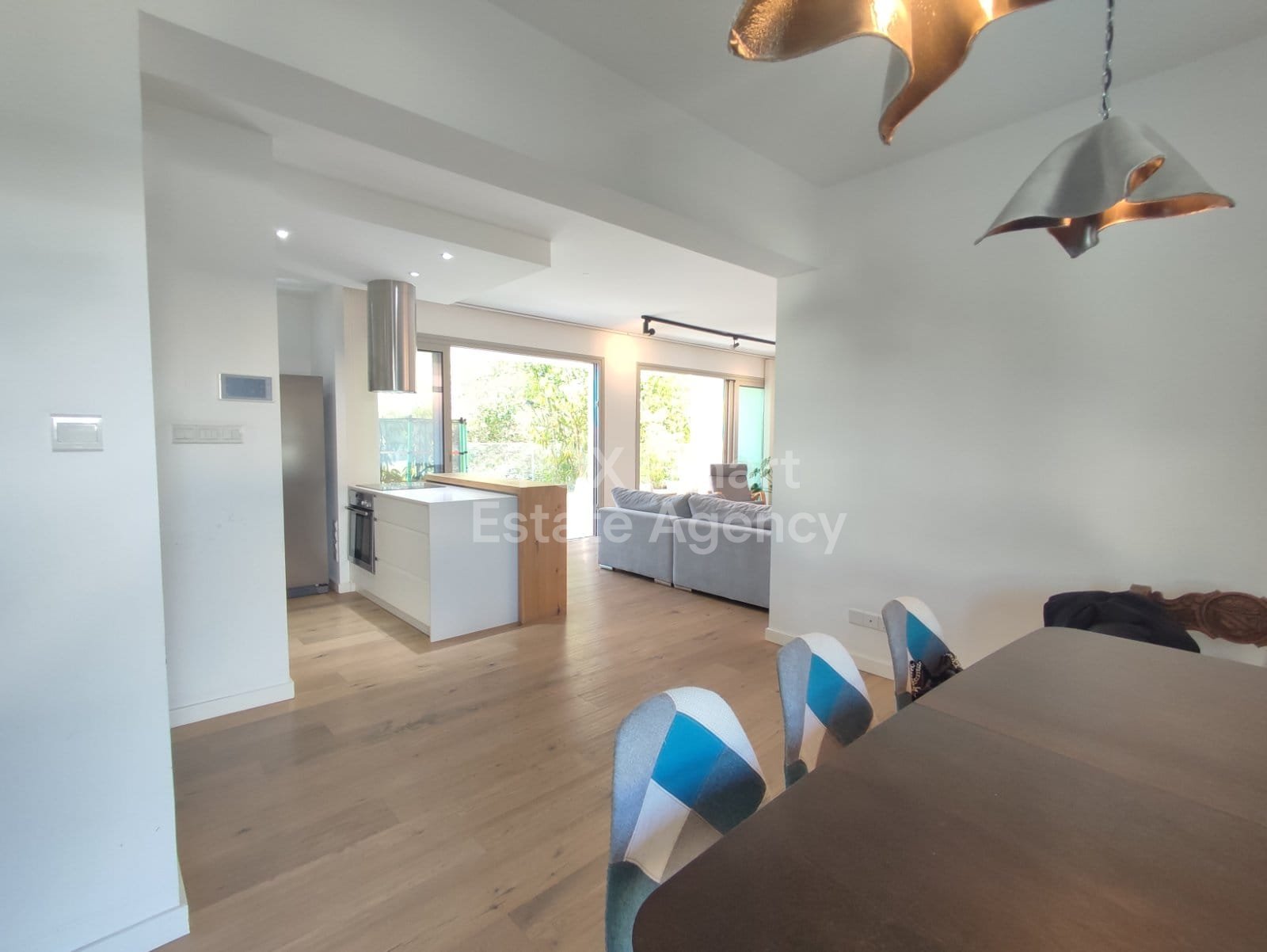 Spacious 2-Bedroom Apartment near Alpha Mega Akropolis