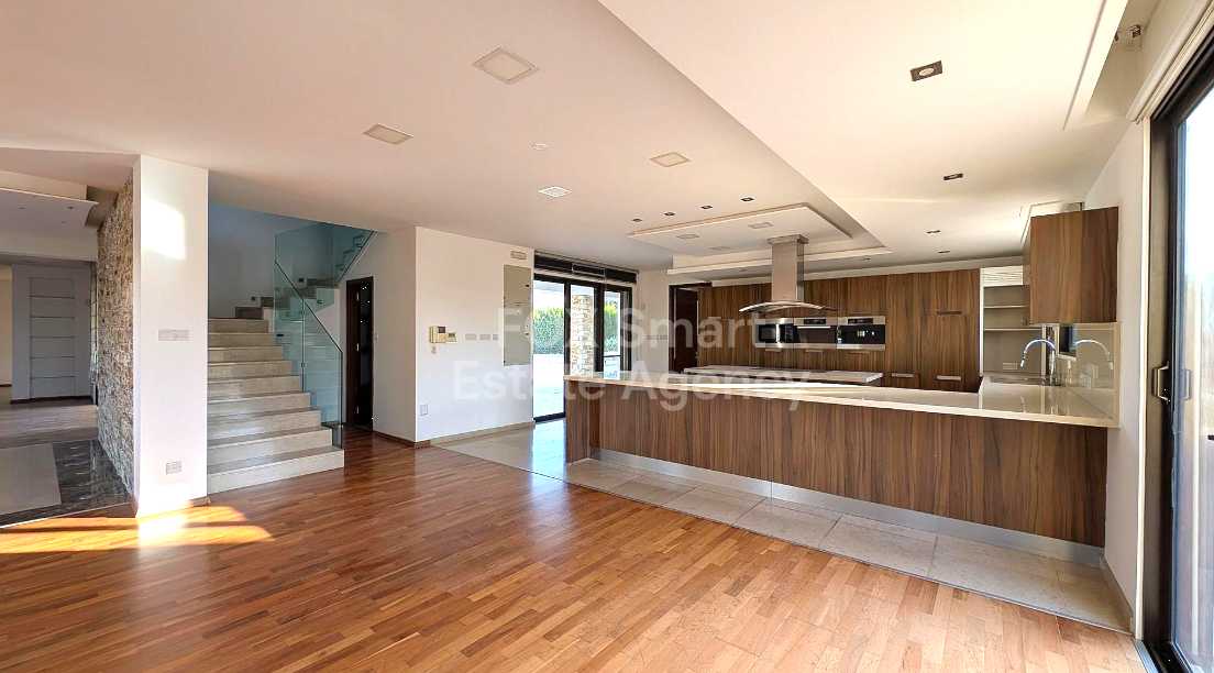 Five bedroom house for sale, Dromolaxia.