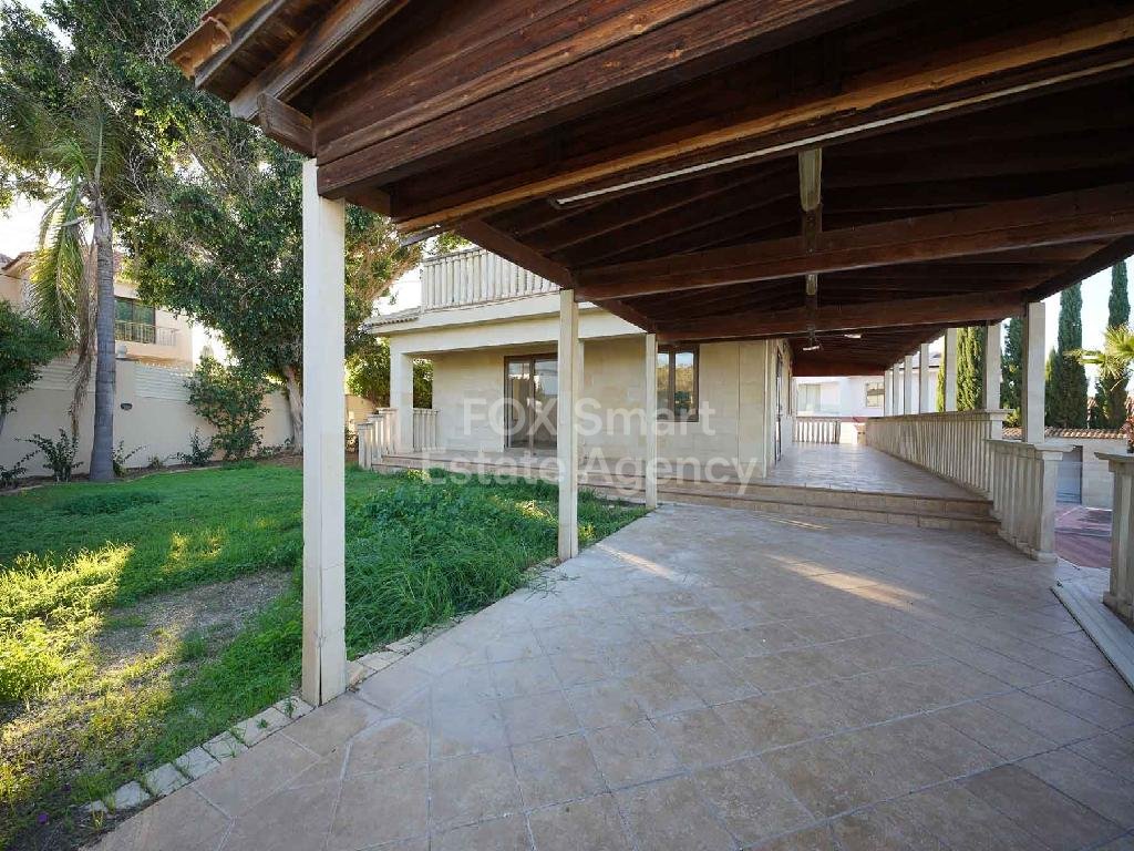 Spacious 5-bedroom house with a swimming pool in Tseri, Nicosia