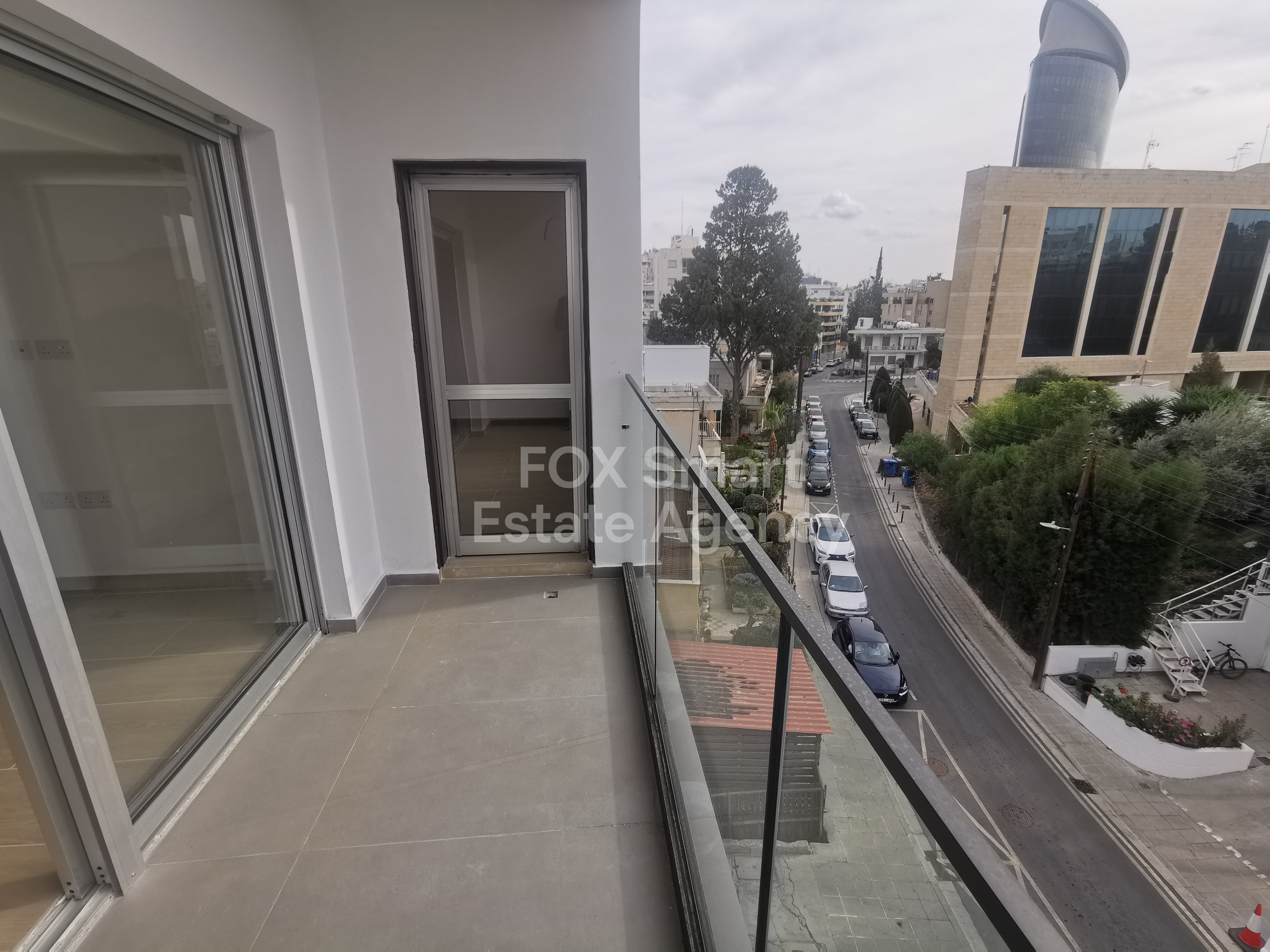 Apartment in Ayioi Omoloyites - Image 4