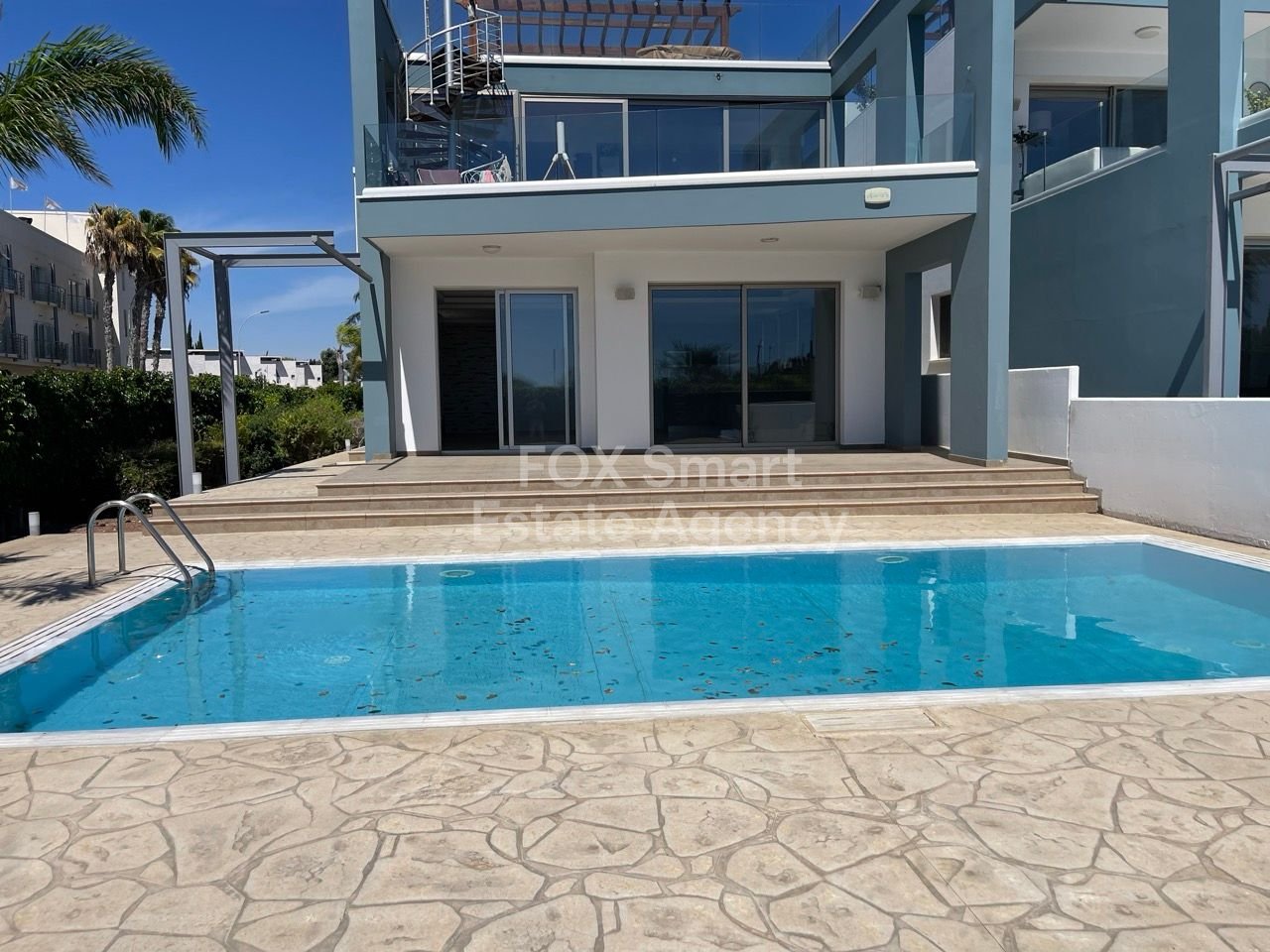 Beachside 3-Bedroom Apartment with Private Pool in Pervolia, Larnaca