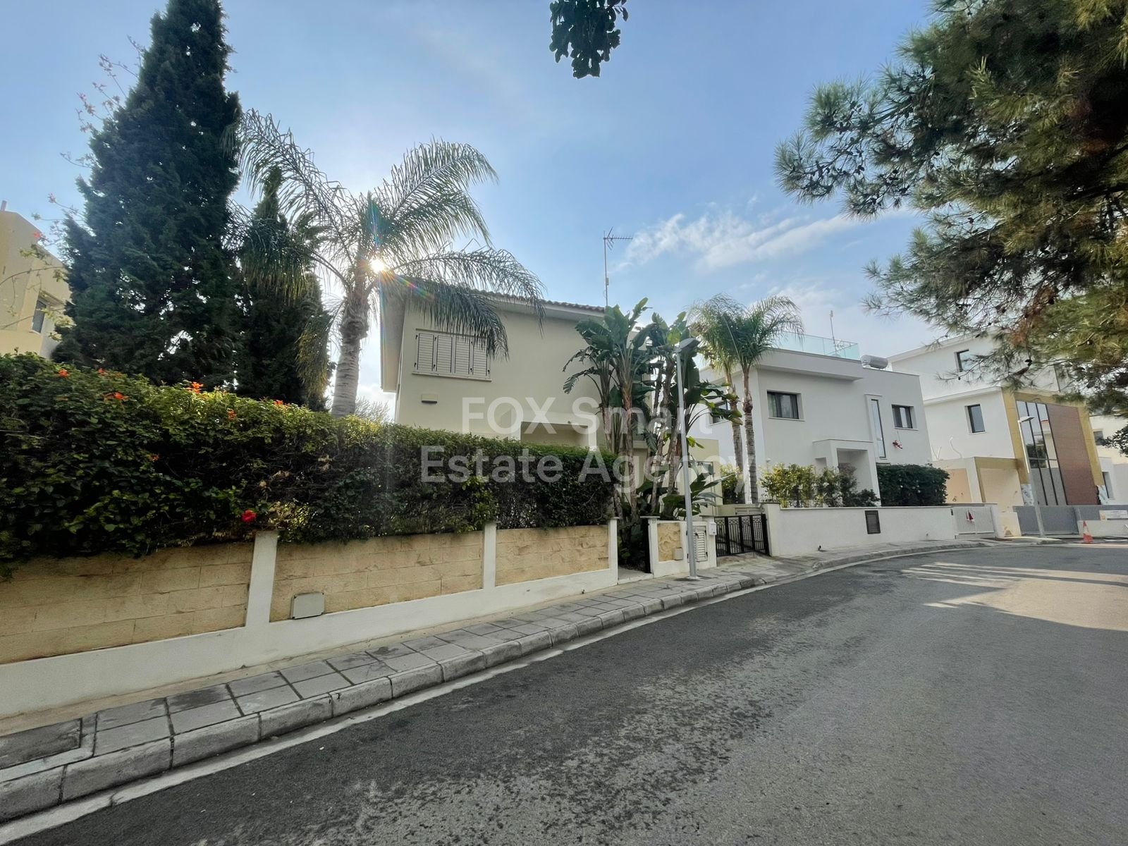 Relaxed Coastal Living: 3-Bedroom Villa Steps from the Beach in Pyla