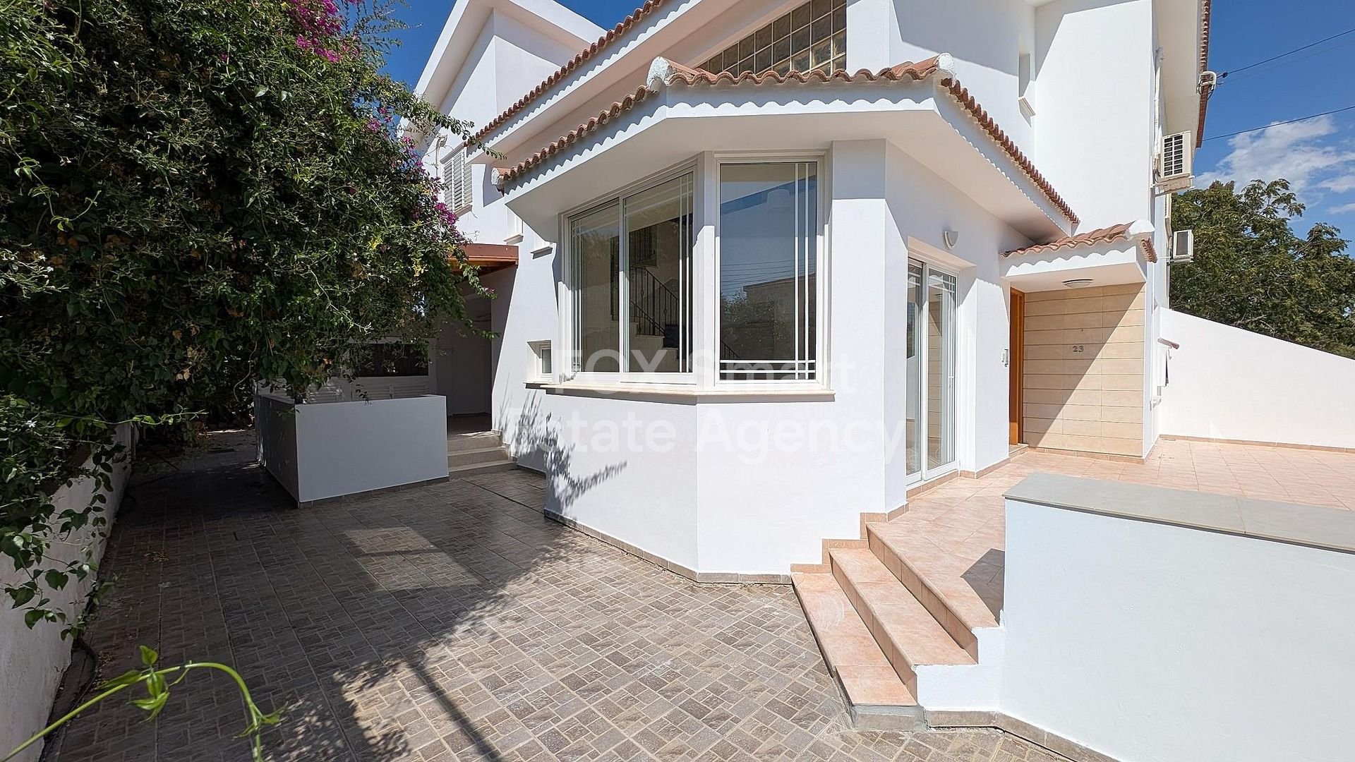 Charming 3-Bedroom Semi-Detached Home with Auxiliary Building in Strovolos