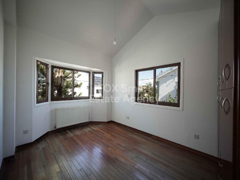 Large detached house in a large plot, Lakatameia-Nicosia for sale