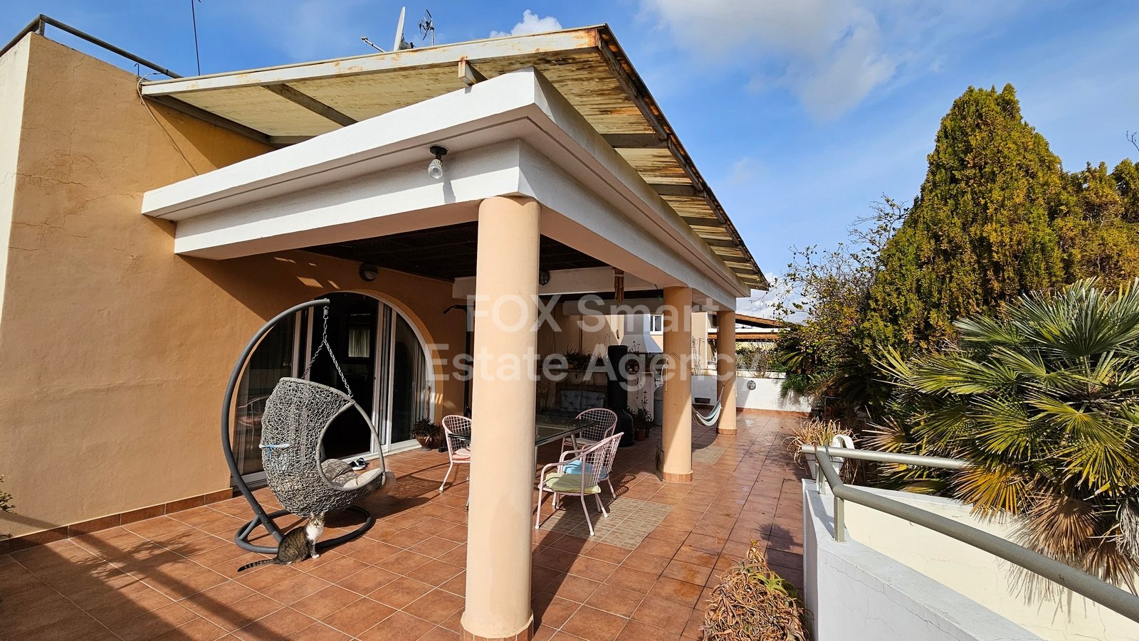 Fully furnished 3-Bedroom Penthouse for rent in Agioi Omologites with lovely view