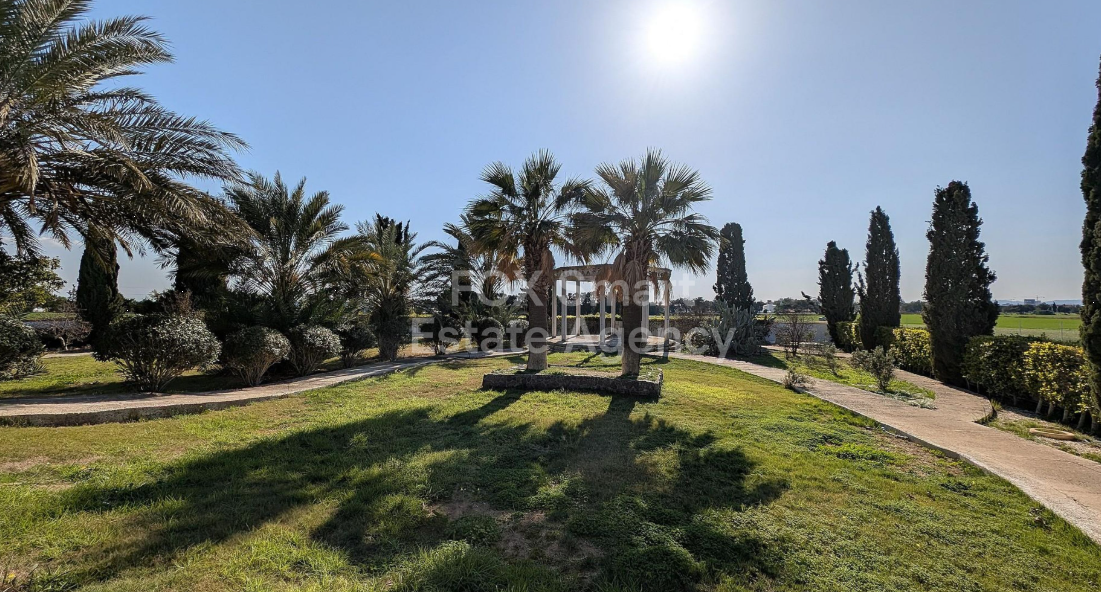 Four bedroom house for sale, Pyla.