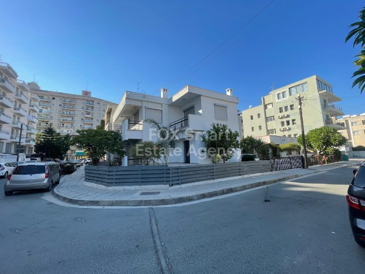 Spacious 4-Bedroom House for Rent – Central Harbor Area