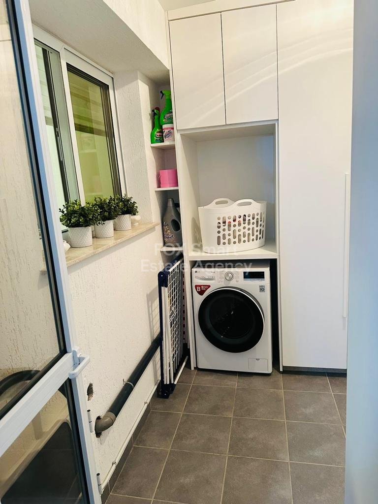 2 Bedroom, Modern Apartment