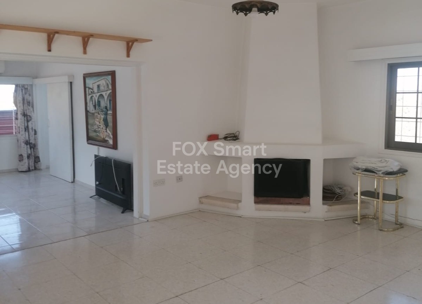 Detached house in over 14000sqm land, between Sia and Alambra