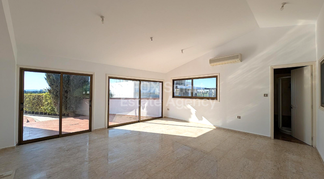 Four bedroom house for sale, Pyla.