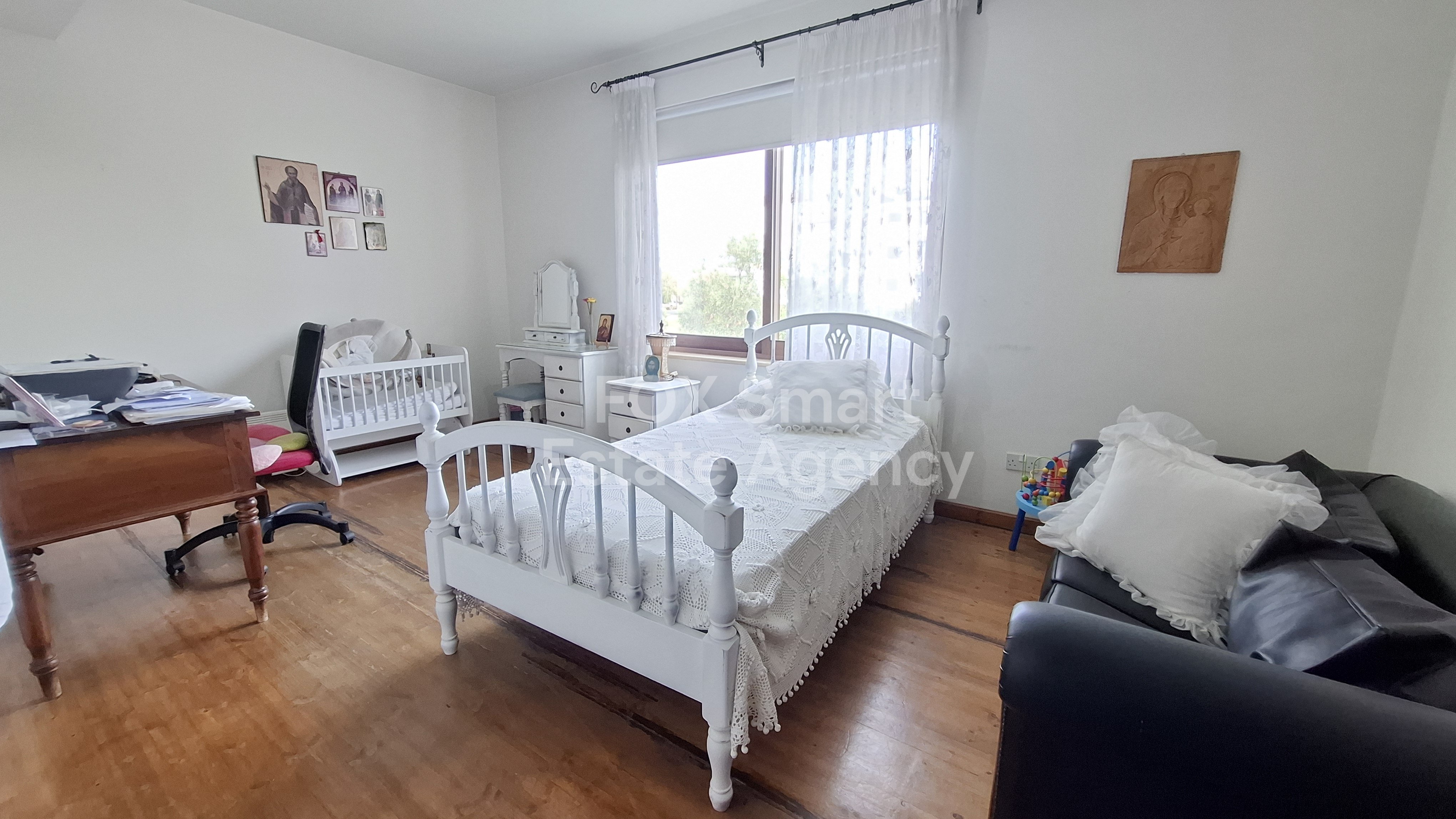 Beautiful traditional style house in a peaceful neighborhood