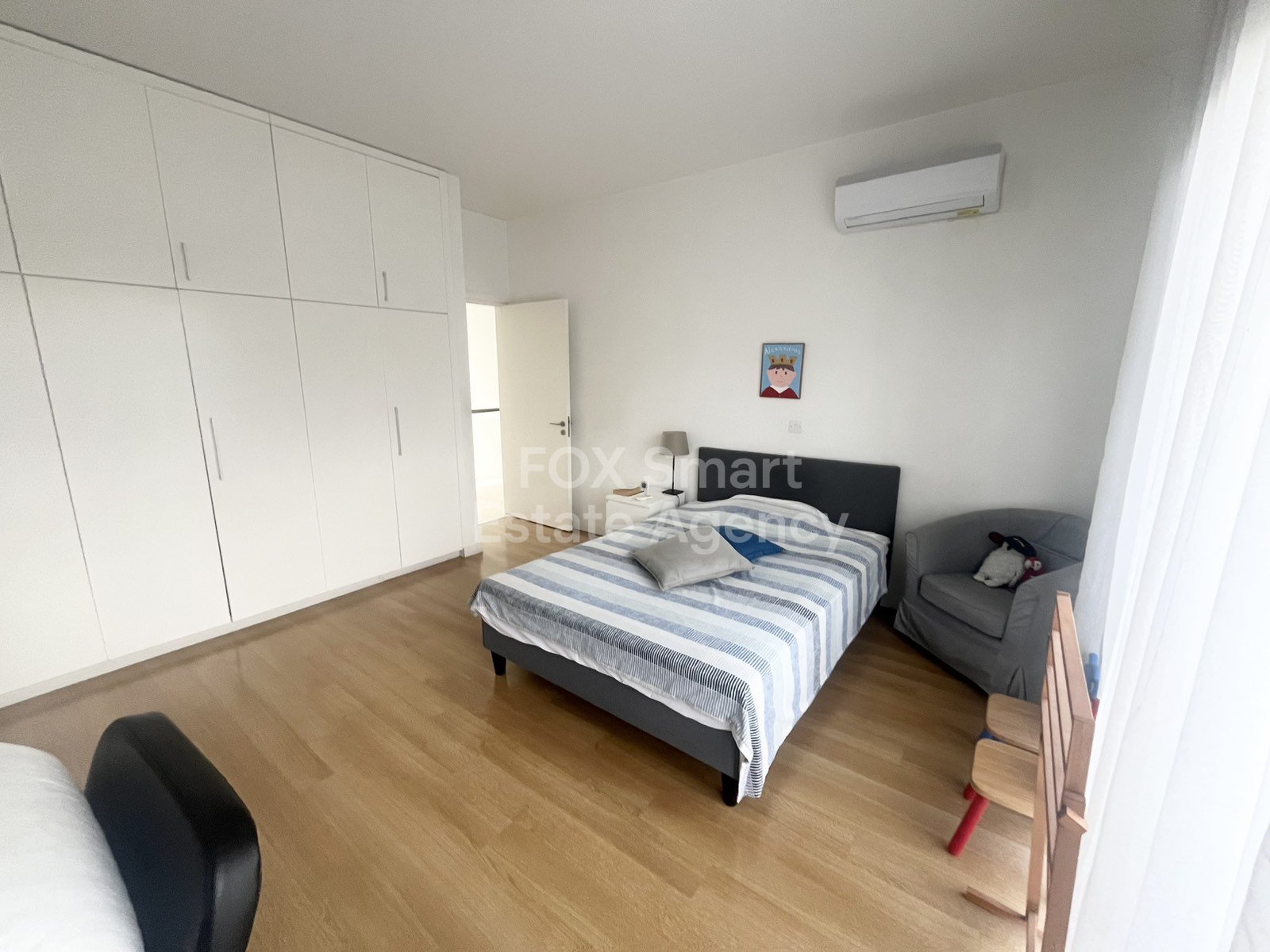 For rent 5 bedroom semi detached furnished house in Strovolos, close to the Presidential Palace, Wargaming, English School and PWC.