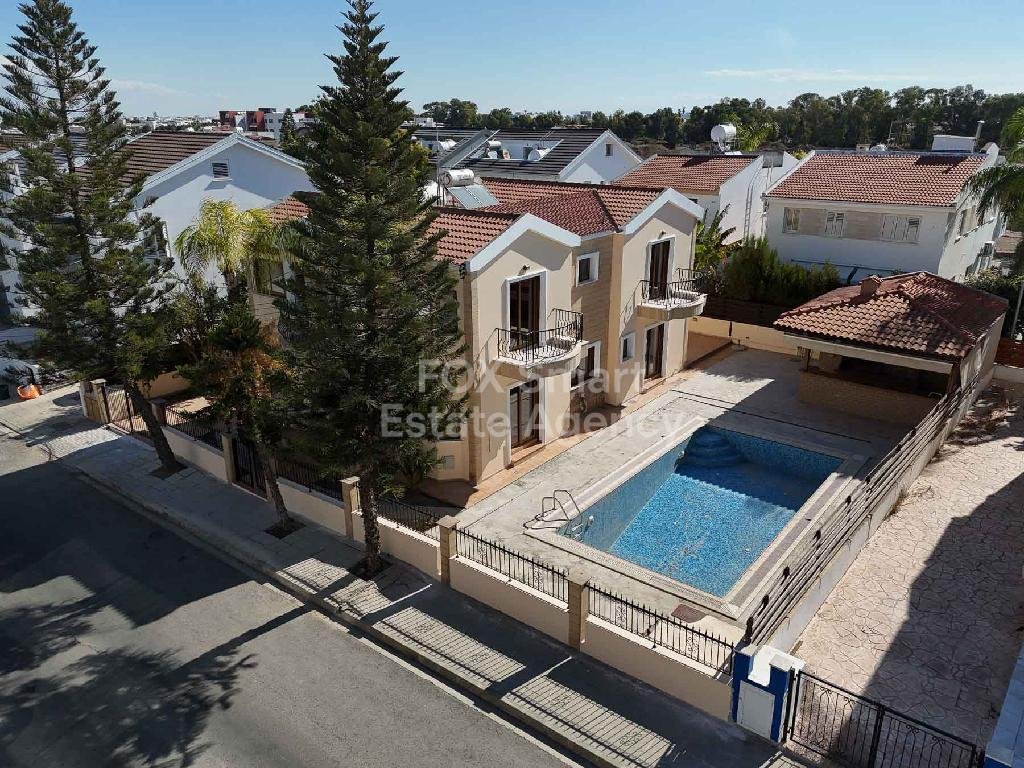 Large detached house in a large plot, Lakatameia-Nicosia for sale