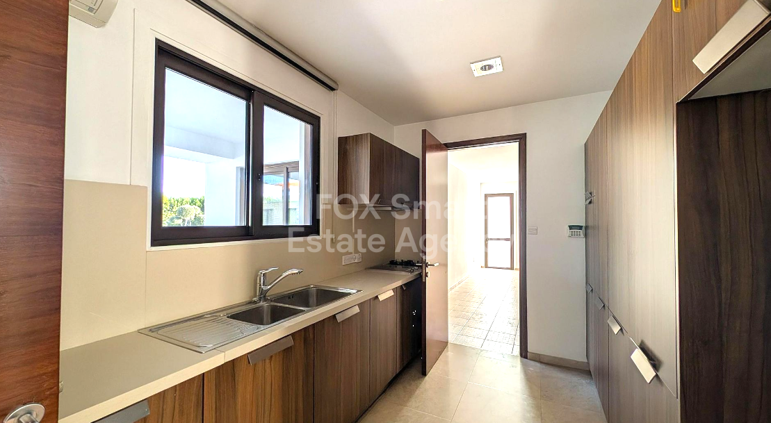 Five bedroom house for sale, Dromolaxia.