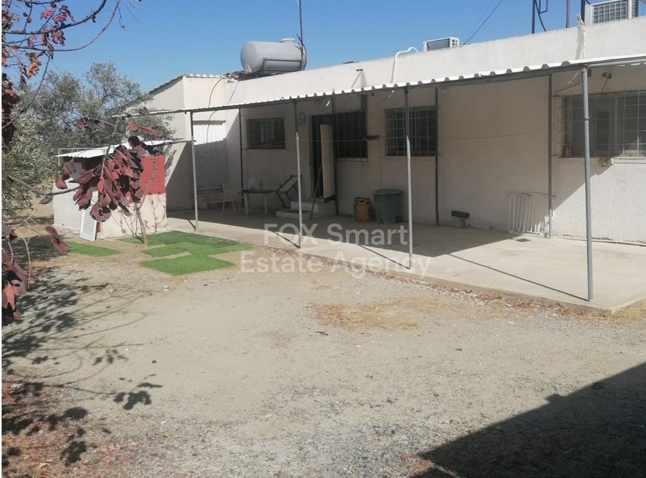 Detached house in over 14000sqm land, between Sia and Alambra
