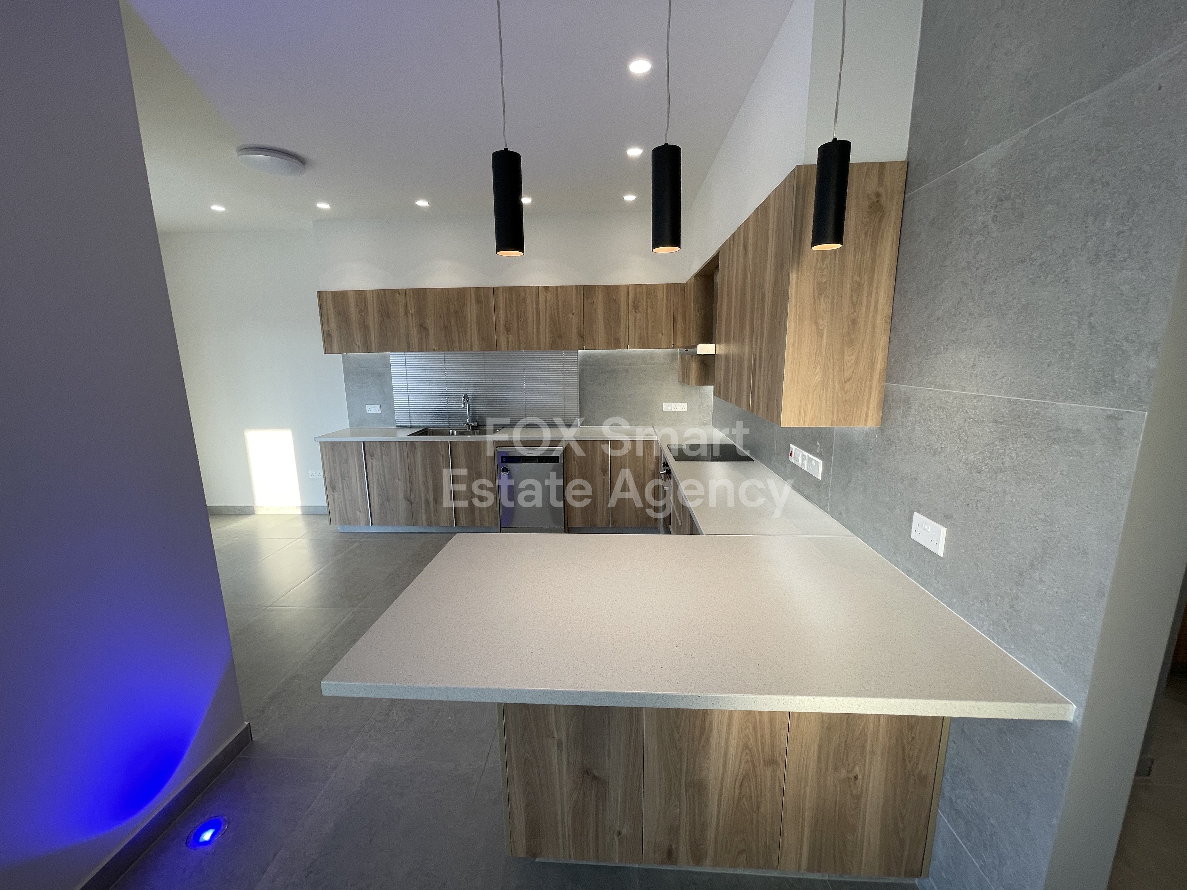 Charming Top-Floor 2-Bedroom Apartment with Expansive Balcony Near American Medical Center in Strovolos!