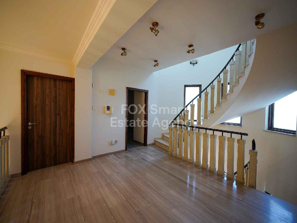Spacious 5-bedroom house with a swimming pool in Tseri, Nicosia