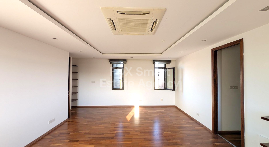 Five bedroom house for sale, Dromolaxia.