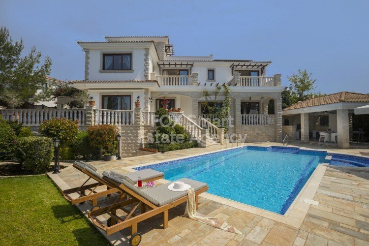 House, For Sale, Paphos, Argaka  5 Bedrooms 6 Bathrooms 2500.....